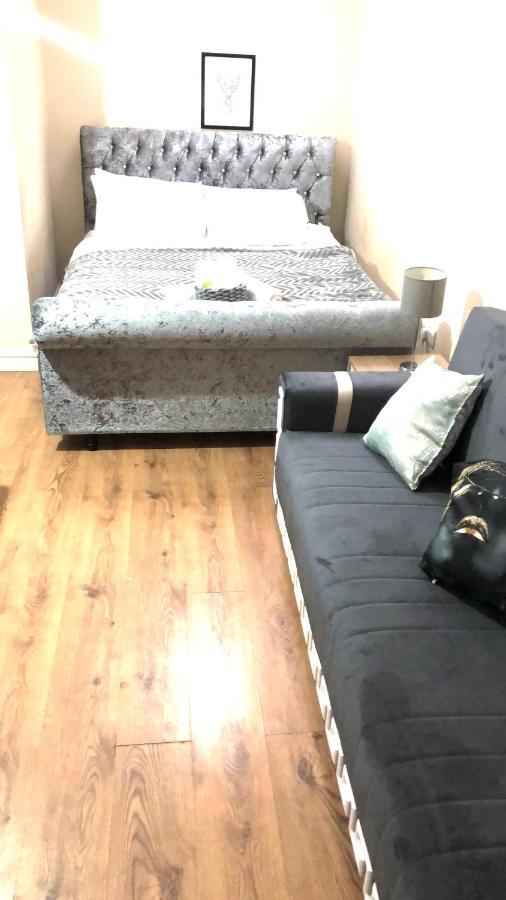 Lt Ground Floor 1 * Luton (Bedfordshire)
